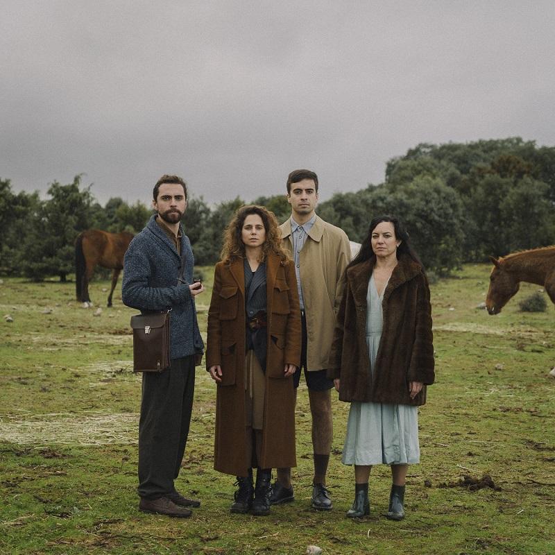 Reparto de la obra de teatro Electra de Pílades Teatro. Fotografía de Luz Soria