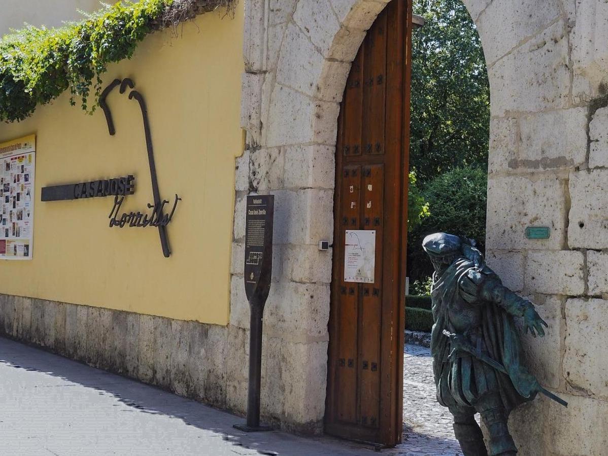 Estatua de Don Juan Tenorio en la Casa de Zorrilla
