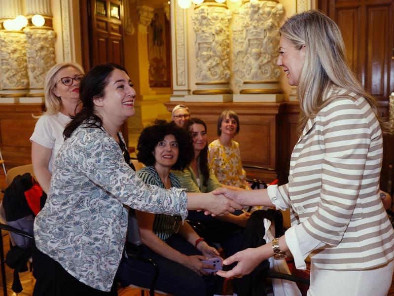 Irene Carvajal recibe a artistas de la red creart