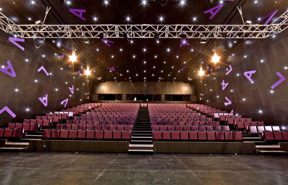 Sala Concha Velasco. Vista general sala vacía desde escenario.